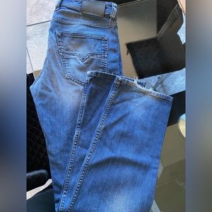 Men’s jeans, medium blue coloring.